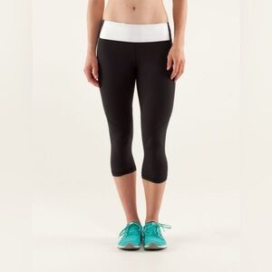 Lululemon Athletica Run: Mod Moves Crop in Black / White women’s size 8